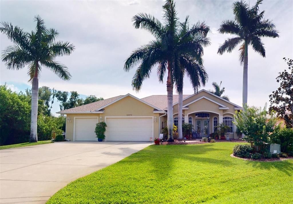 For Sale: $825,000 (3 beds, 3 baths, 2810 Square Feet)