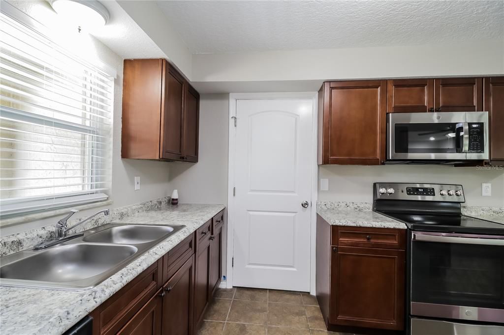 Active With Contract: $2,110 (3 beds, 2 baths, 1307 Square Feet)