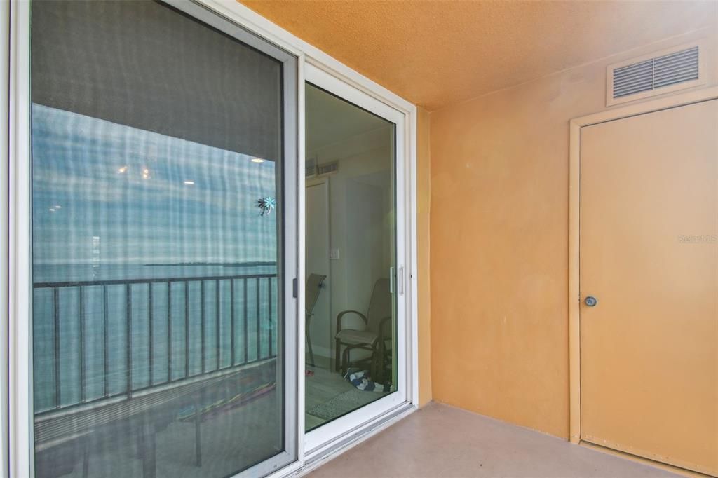 Active With Contract: $435,000 (2 beds, 2 baths, 975 Square Feet)