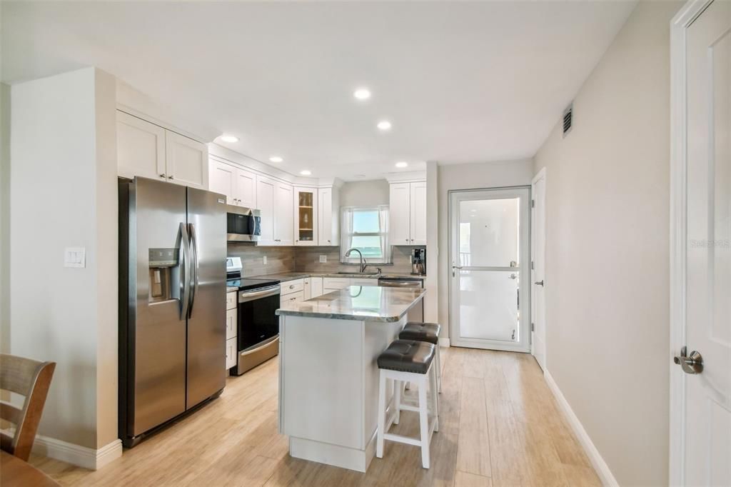 Active With Contract: $435,000 (2 beds, 2 baths, 975 Square Feet)