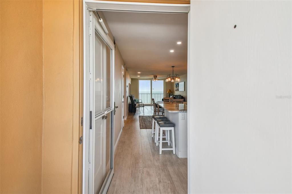 Active With Contract: $435,000 (2 beds, 2 baths, 975 Square Feet)