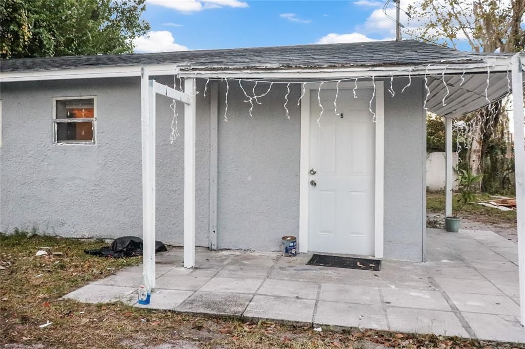 Active With Contract: $1,450 (2 beds, 1 baths, 950 Square Feet)