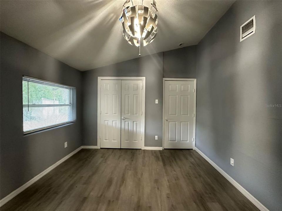 Active With Contract: $1,450 (2 beds, 1 baths, 950 Square Feet)