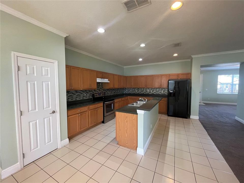 For Rent: $3,399 (5 beds, 3 baths, 3300 Square Feet)