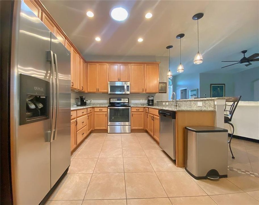 For Sale: $345,000 (2 beds, 2 baths, 1673 Square Feet)