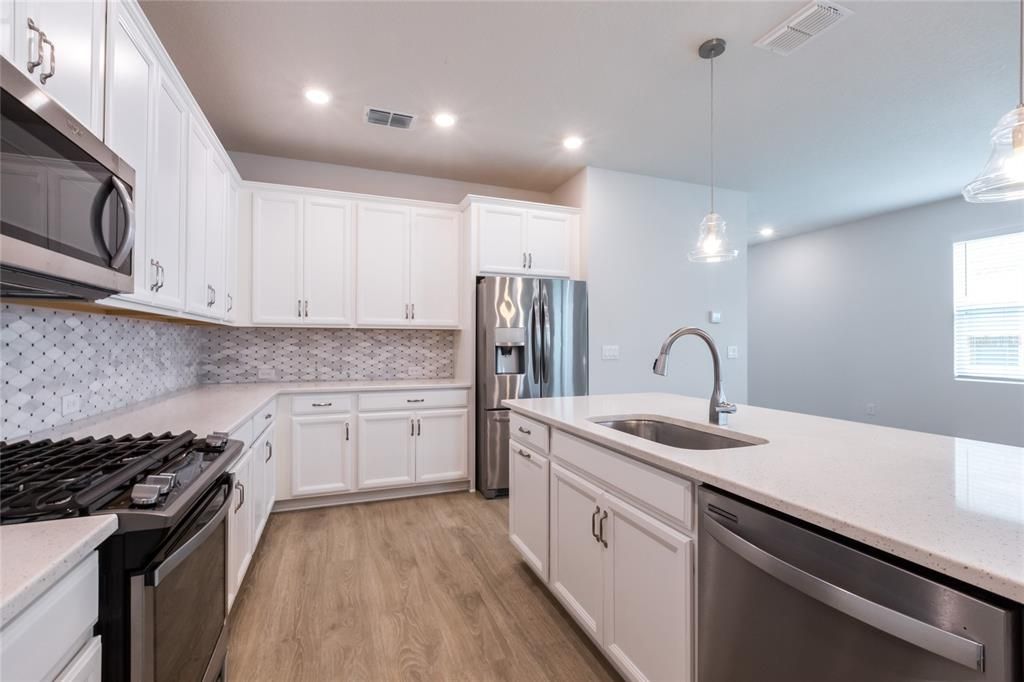 For Sale: $399,000 (2 beds, 2 baths, 1612 Square Feet)