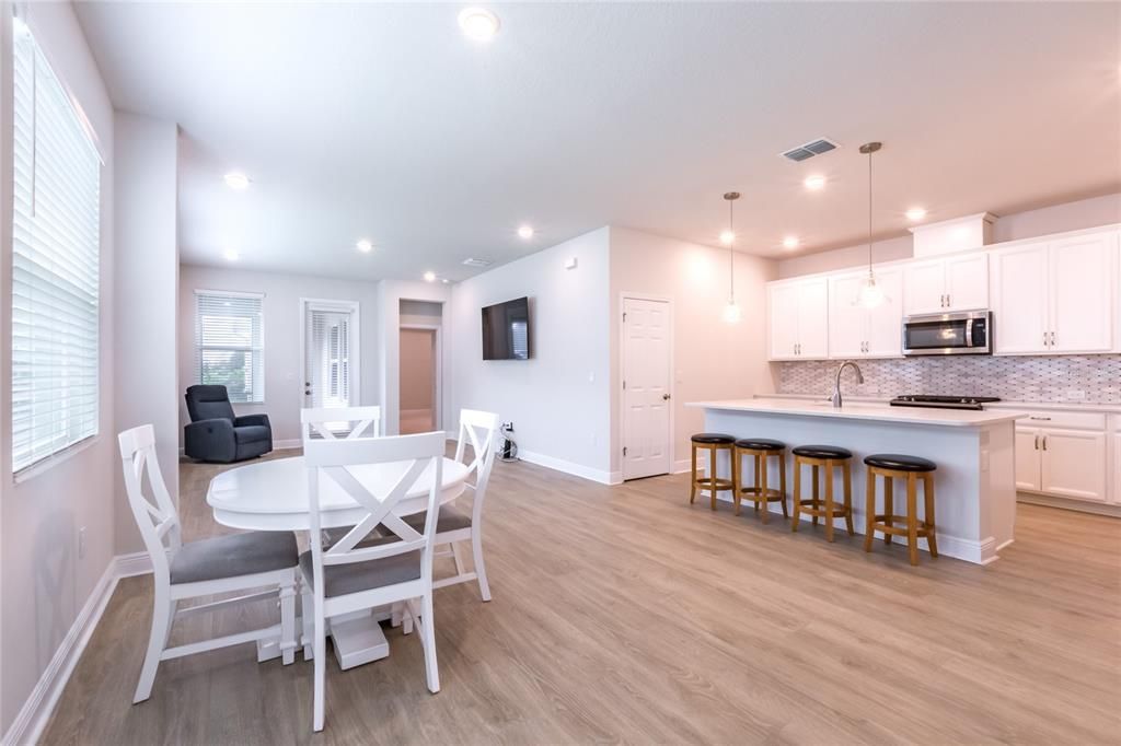 For Sale: $399,000 (2 beds, 2 baths, 1612 Square Feet)