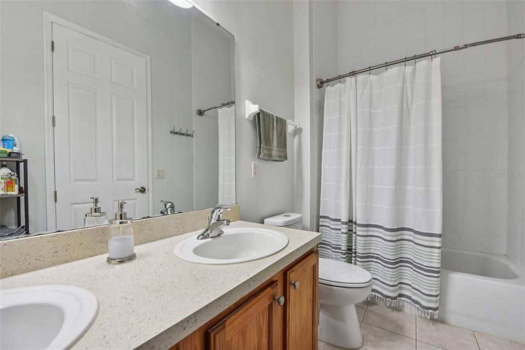 2nd Bathroom with Tub