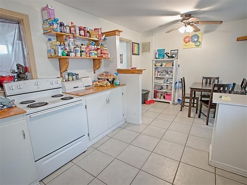 Active With Contract: $149,900 (2 beds, 1 baths, 814 Square Feet)