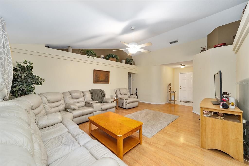 For Sale: $305,000 (3 beds, 2 baths, 1444 Square Feet)