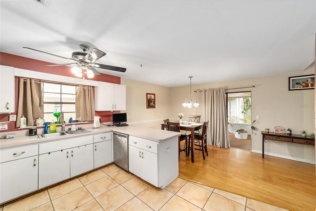 For Sale: $305,000 (3 beds, 2 baths, 1444 Square Feet)