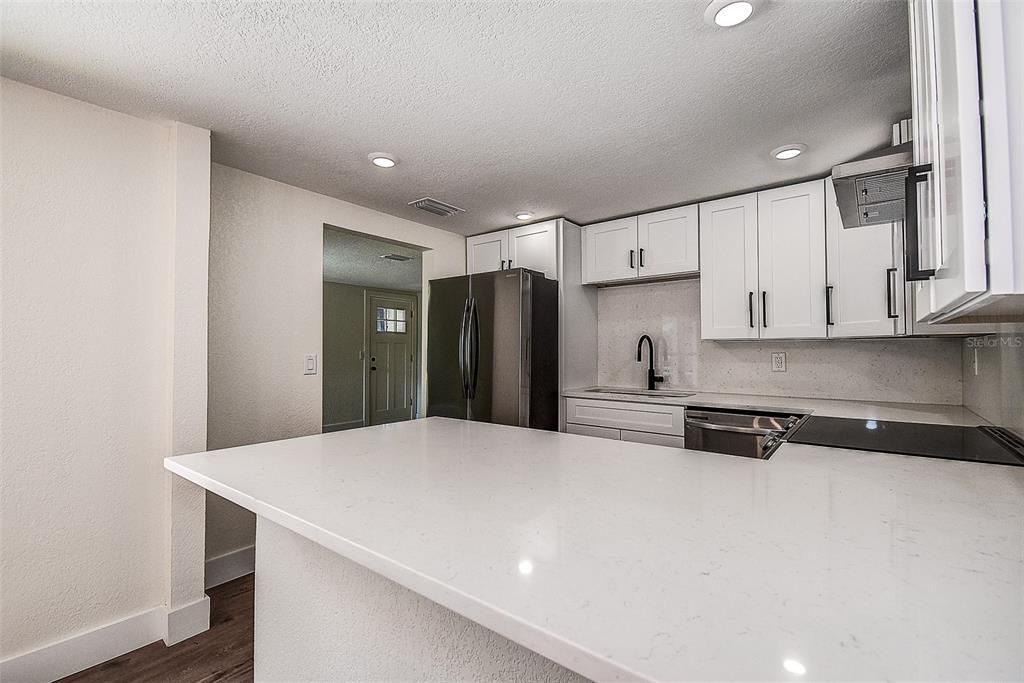 For Sale: $339,000 (2 beds, 1 baths, 744 Square Feet)