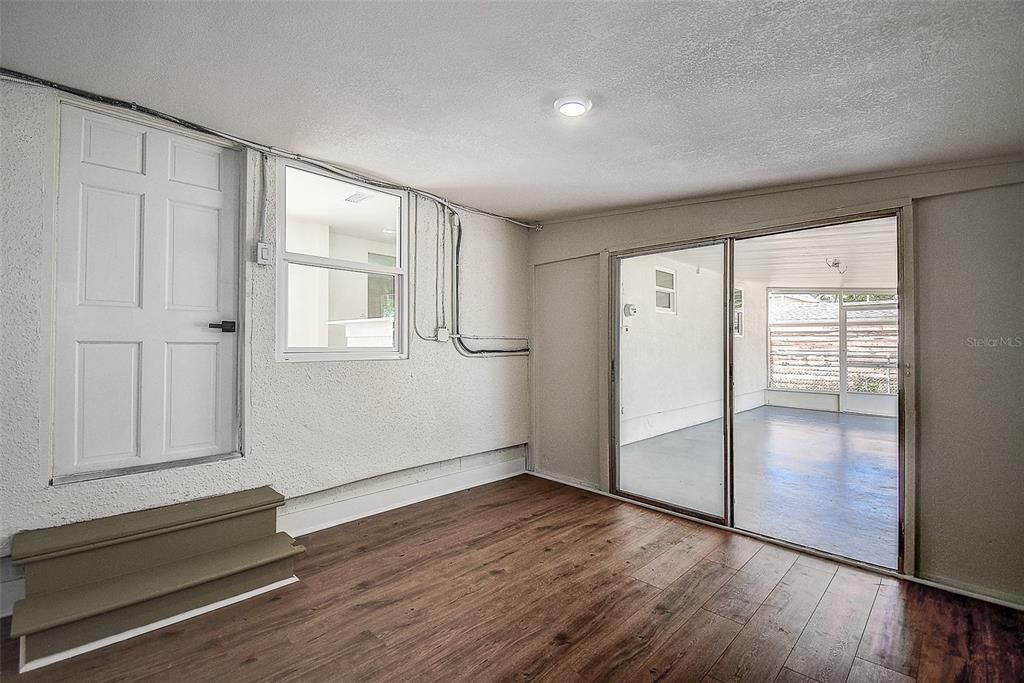 For Sale: $339,000 (2 beds, 1 baths, 744 Square Feet)