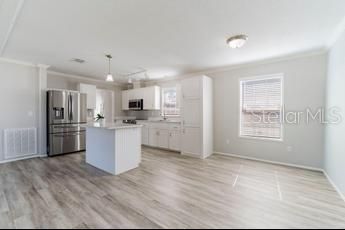 Active With Contract: $335,000 (3 beds, 2 baths, 1404 Square Feet)