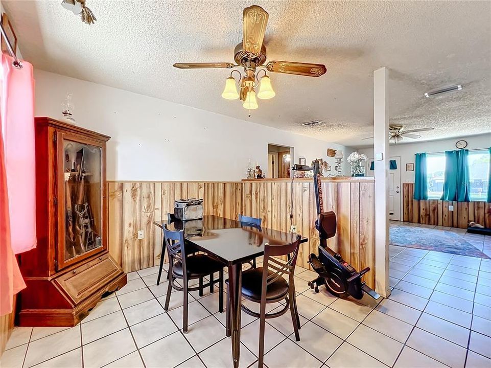 For Sale: $275,000 (3 beds, 2 baths, 1572 Square Feet)