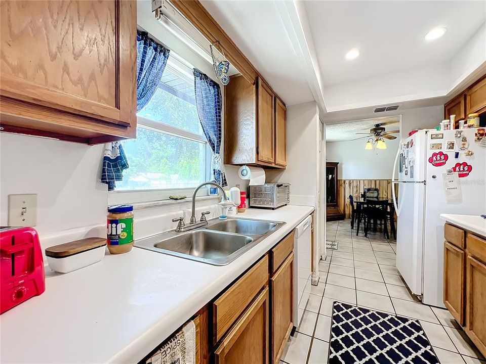 For Sale: $275,000 (3 beds, 2 baths, 1572 Square Feet)