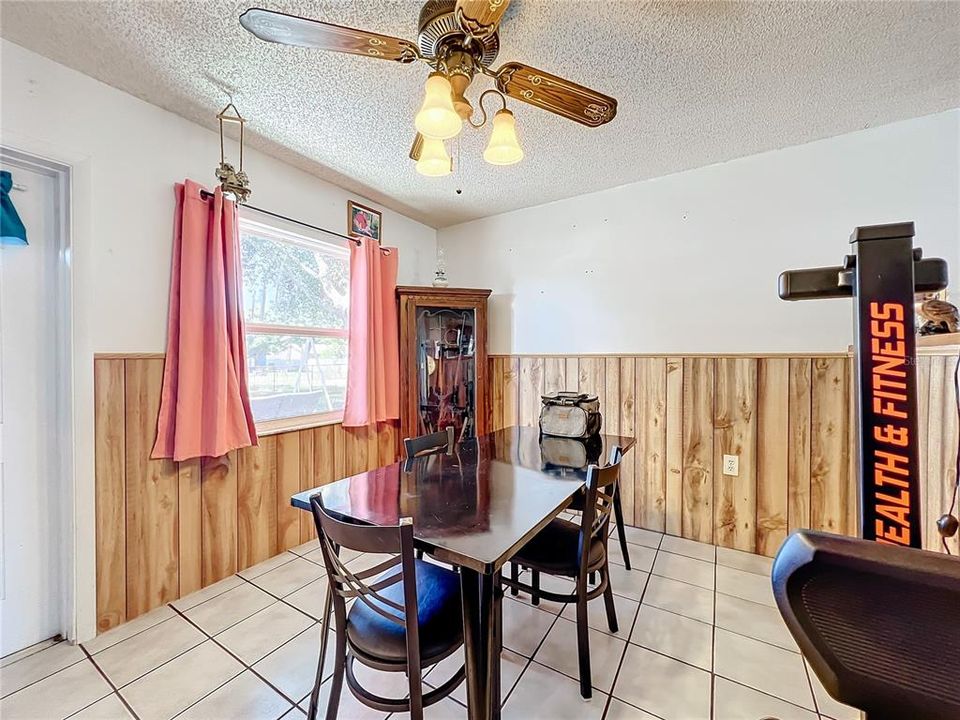 For Sale: $275,000 (3 beds, 2 baths, 1572 Square Feet)