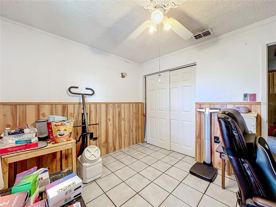 For Sale: $275,000 (3 beds, 2 baths, 1572 Square Feet)