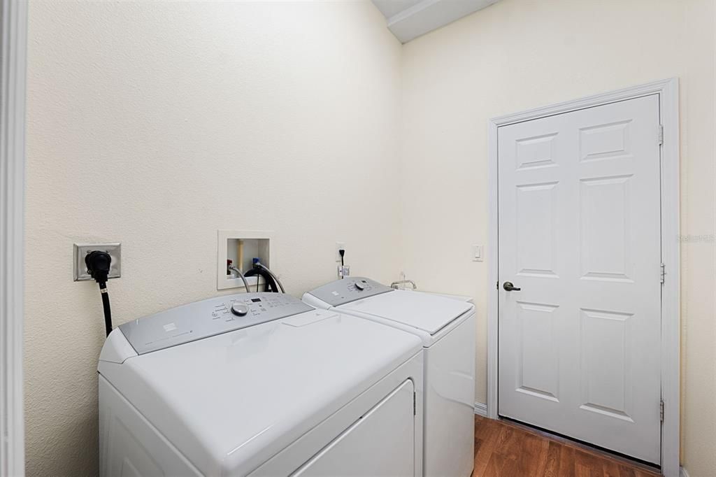 For Sale: $279,000 (2 beds, 2 baths, 1308 Square Feet)