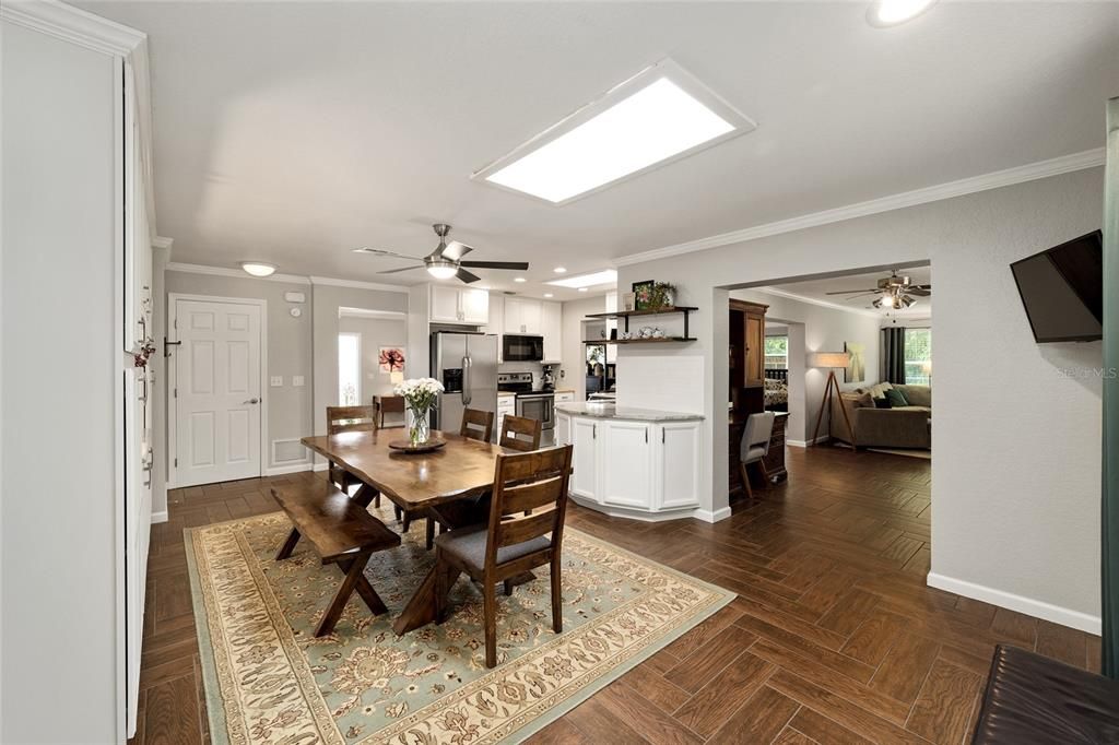 Active With Contract: $399,900 (3 beds, 2 baths, 1886 Square Feet)