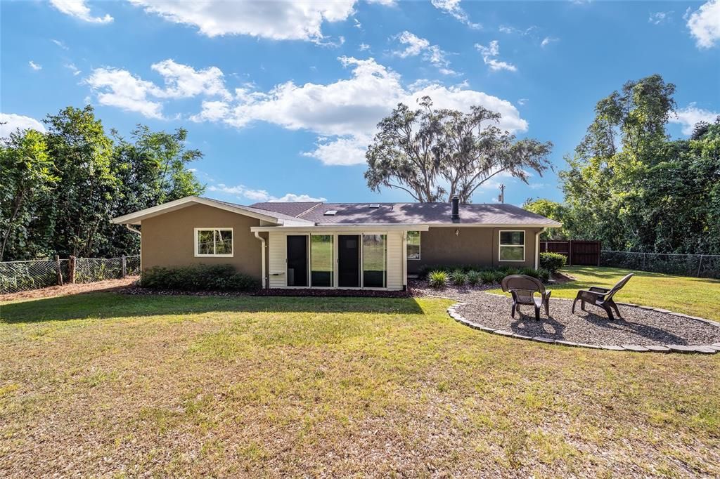 Active With Contract: $399,900 (3 beds, 2 baths, 1886 Square Feet)