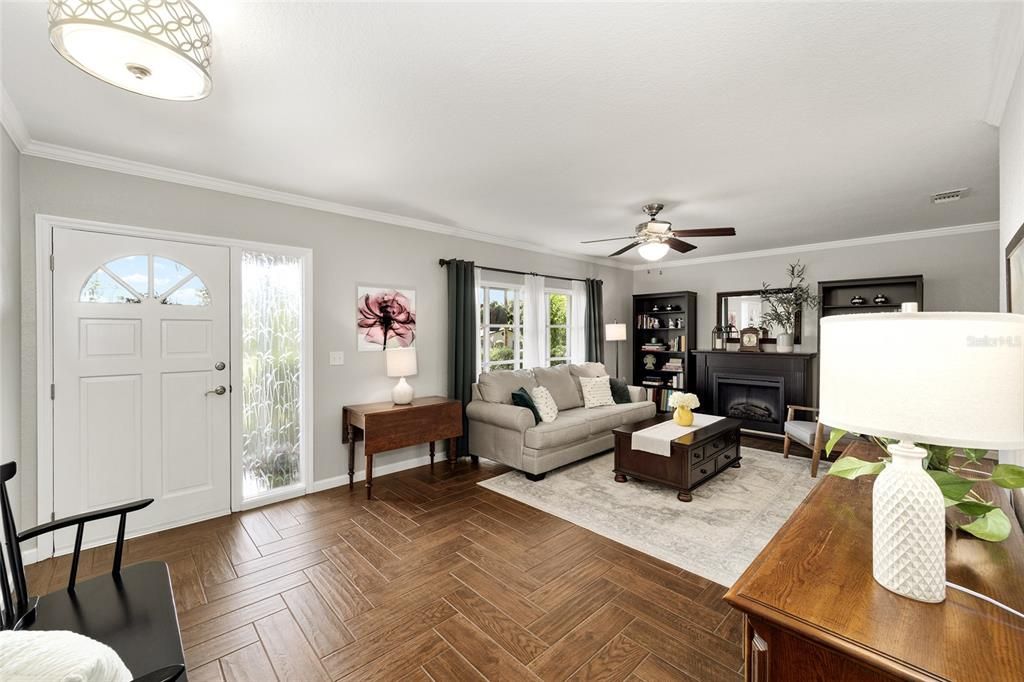 Active With Contract: $399,900 (3 beds, 2 baths, 1886 Square Feet)