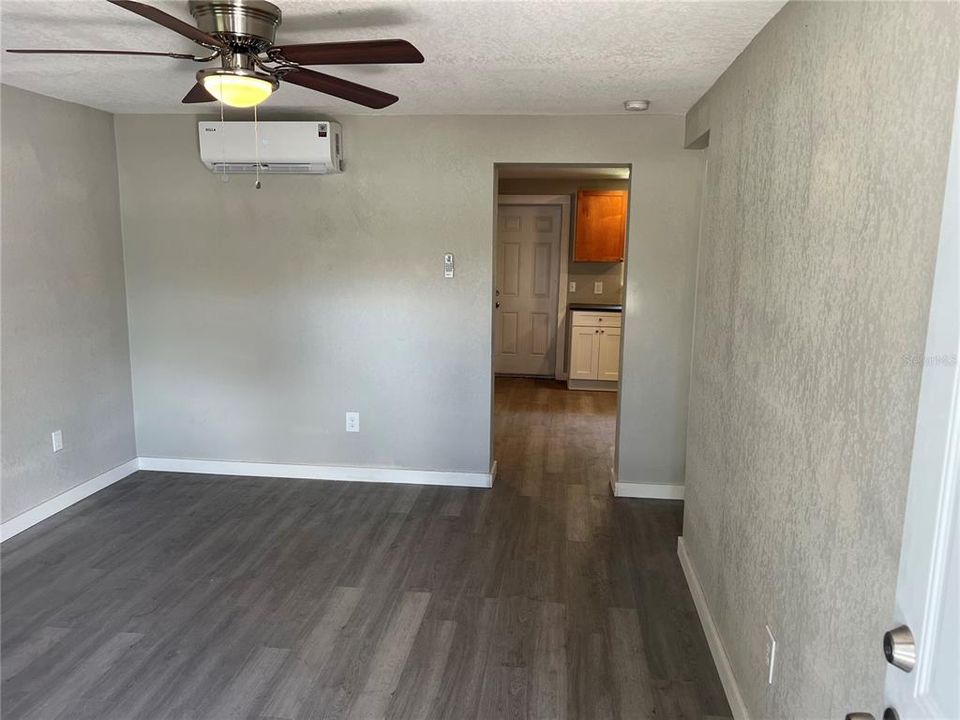 Active With Contract: $1,700 (2 beds, 1 baths, 800 Square Feet)