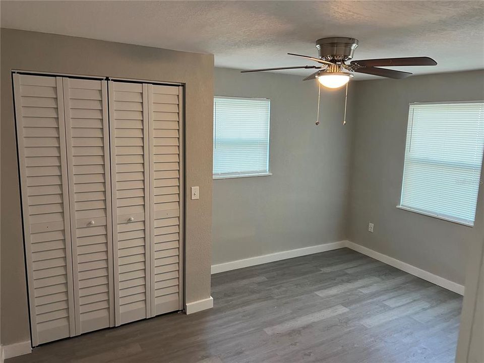 Active With Contract: $1,700 (2 beds, 1 baths, 800 Square Feet)