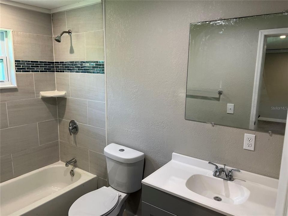 Active With Contract: $1,700 (2 beds, 1 baths, 800 Square Feet)