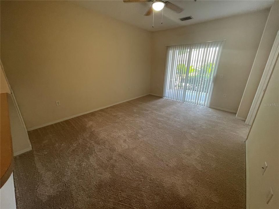 For Rent: $1,300 (1 beds, 1 baths, 716 Square Feet)