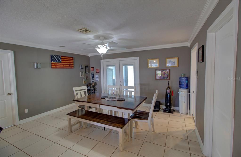 For Sale: $370,000 (3 beds, 3 baths, 2202 Square Feet)