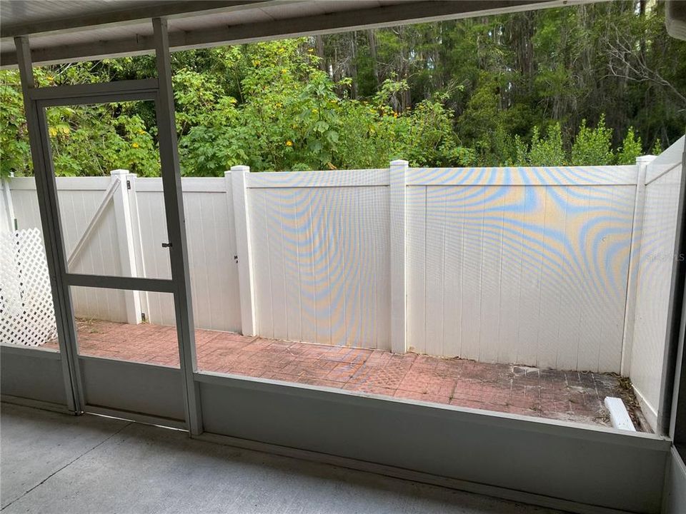 Outdoor Lanai and Fence