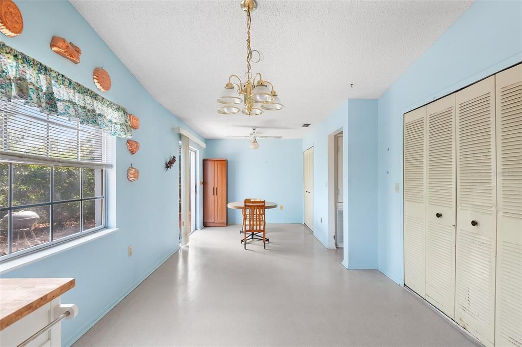 For Sale: $205,000 (2 beds, 2 baths, 1202 Square Feet)