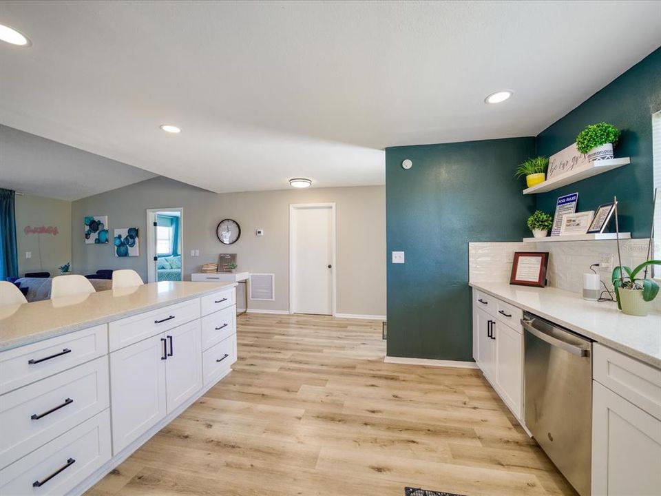 For Sale: $635,000 (3 beds, 2 baths, 1407 Square Feet)