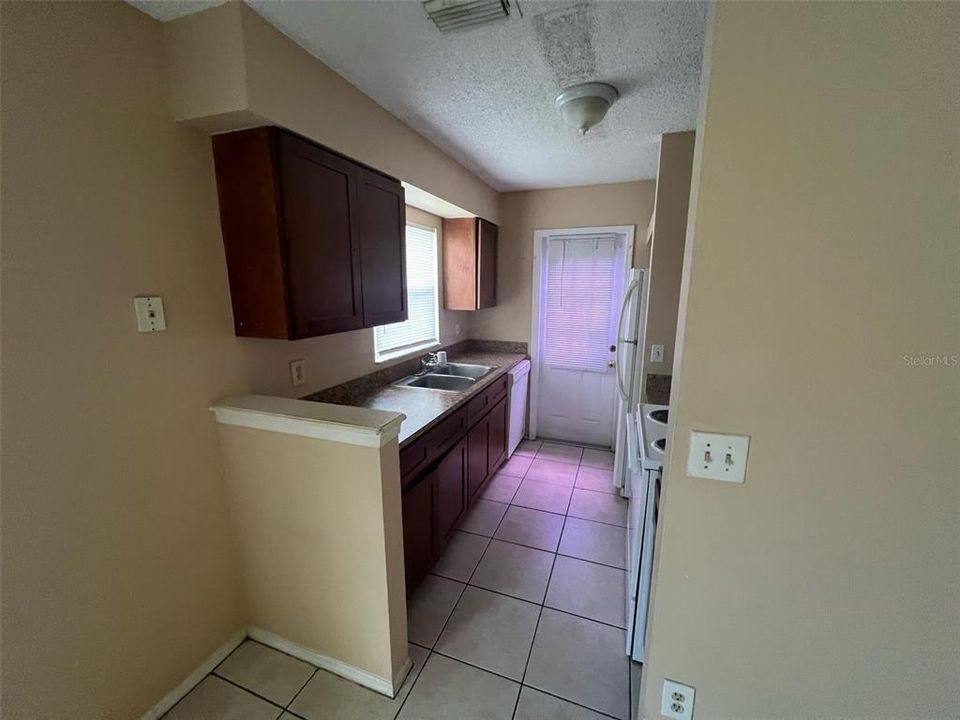 For Rent: $2,300 (4 beds, 2 baths, 1140 Square Feet)