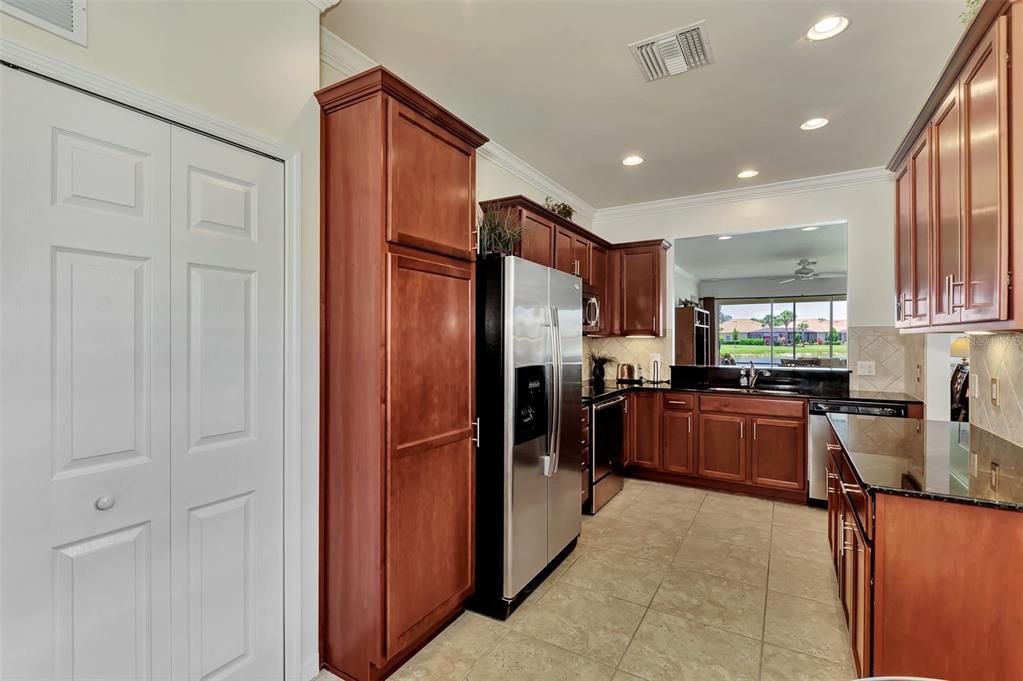 Active With Contract: $2,750 (3 beds, 2 baths, 1398 Square Feet)