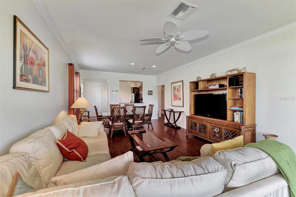 Active With Contract: $2,750 (3 beds, 2 baths, 1398 Square Feet)