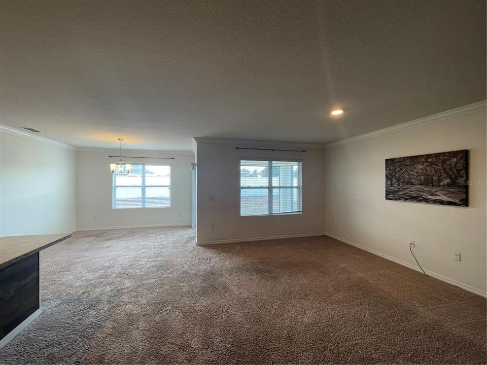 For Rent: $2,150 (3 beds, 2 baths, 1690 Square Feet)