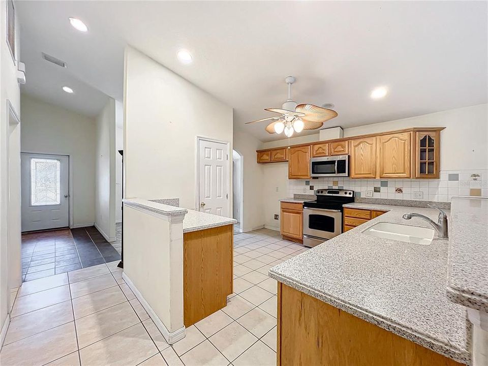 For Sale: $274,900 (3 beds, 2 baths, 1660 Square Feet)