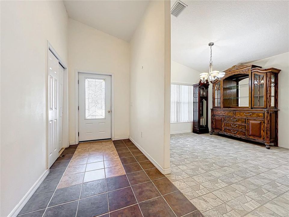 For Sale: $274,900 (3 beds, 2 baths, 1660 Square Feet)