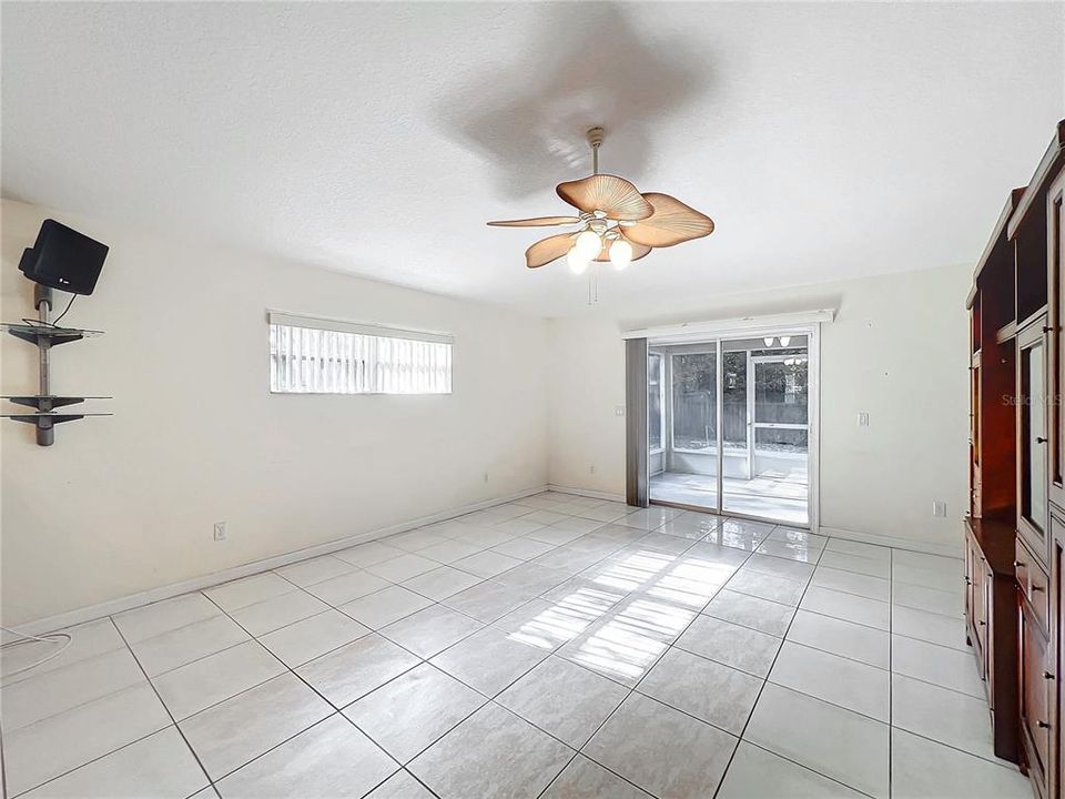 For Sale: $274,900 (3 beds, 2 baths, 1660 Square Feet)