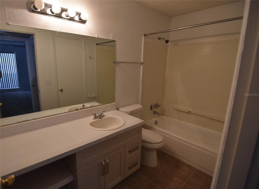 For Rent: $1,300 (1 beds, 1 baths, 650 Square Feet)