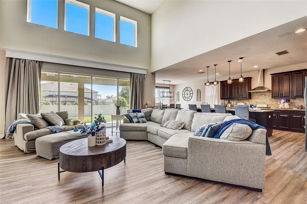 Active With Contract: $900,000 (5 beds, 5 baths, 4294 Square Feet)