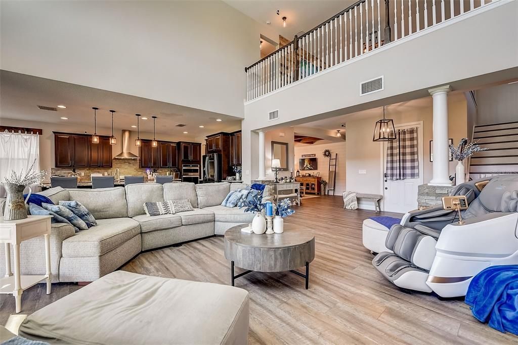 Active With Contract: $900,000 (5 beds, 5 baths, 4294 Square Feet)