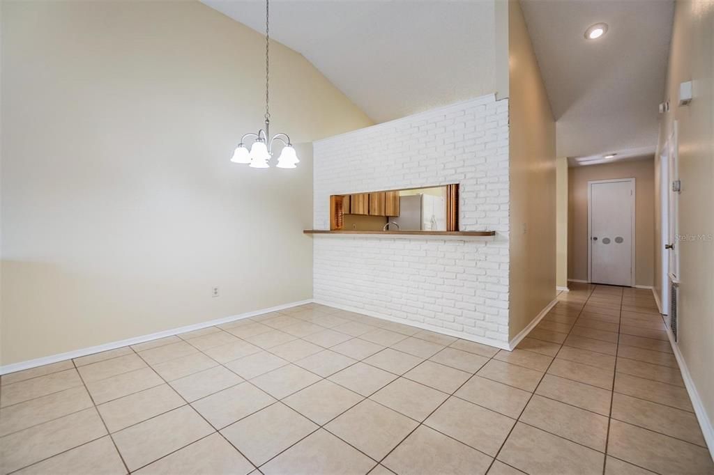 For Rent: $2,095 (3 beds, 2 baths, 1287 Square Feet)