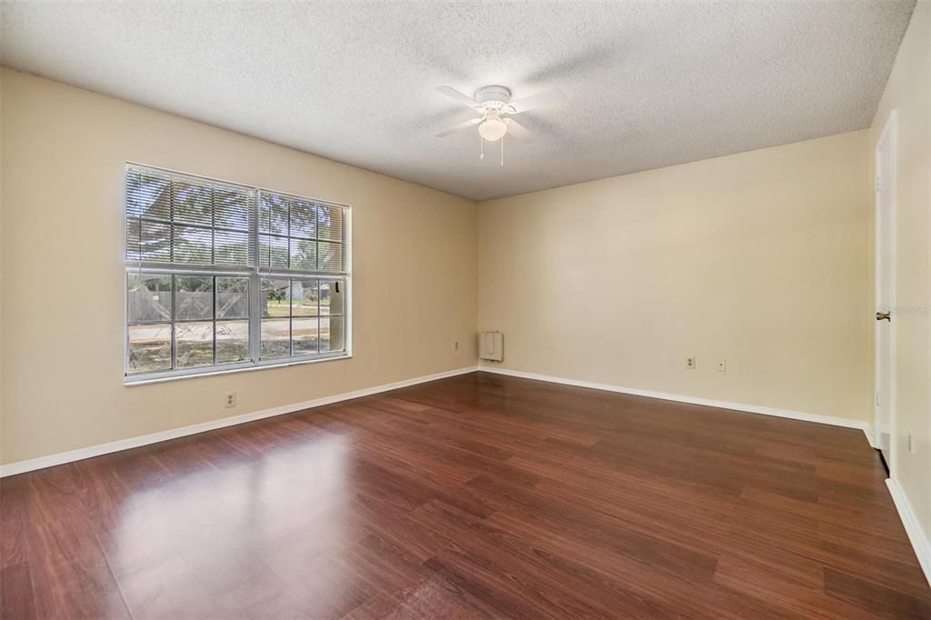 For Rent: $2,095 (3 beds, 2 baths, 1287 Square Feet)