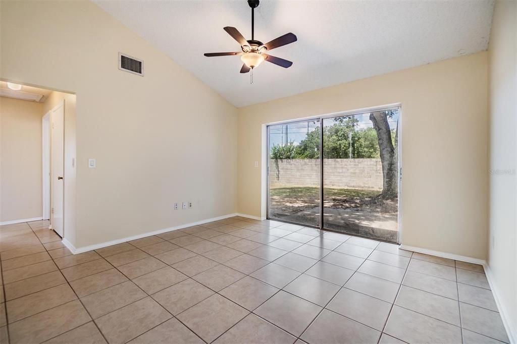 For Rent: $2,095 (3 beds, 2 baths, 1287 Square Feet)