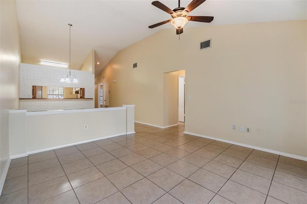 For Rent: $2,095 (3 beds, 2 baths, 1287 Square Feet)