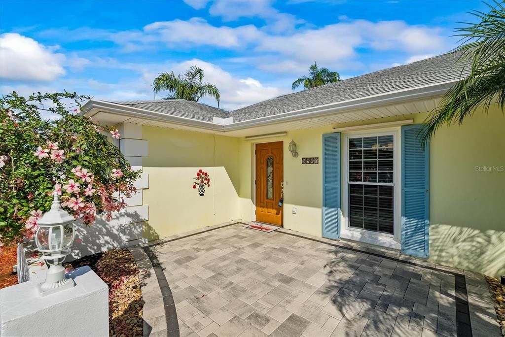 For Sale: $560,000 (4 beds, 2 baths, 1975 Square Feet)