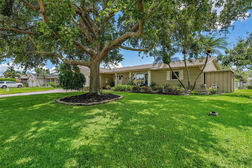 Active With Contract: $1,050,000 (3 beds, 2 baths, 1648 Square Feet)